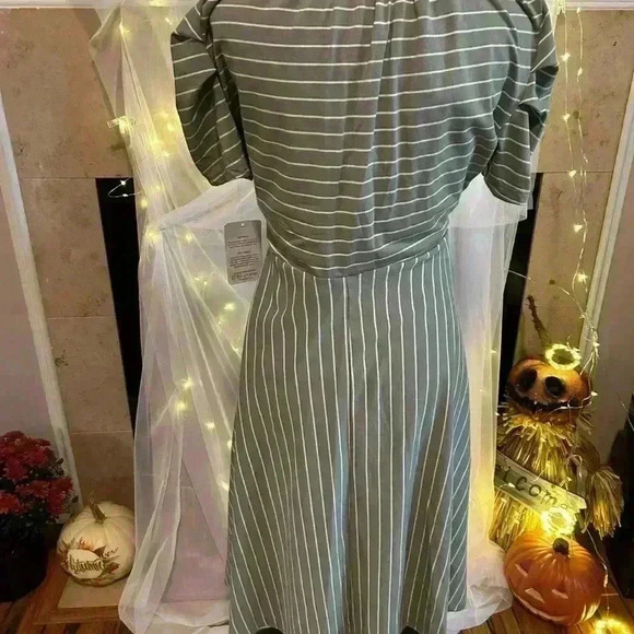 Elagantees Green/ White Striped Dress. Small. New with Tags. 95% Cotton. - Picture 2 of 4